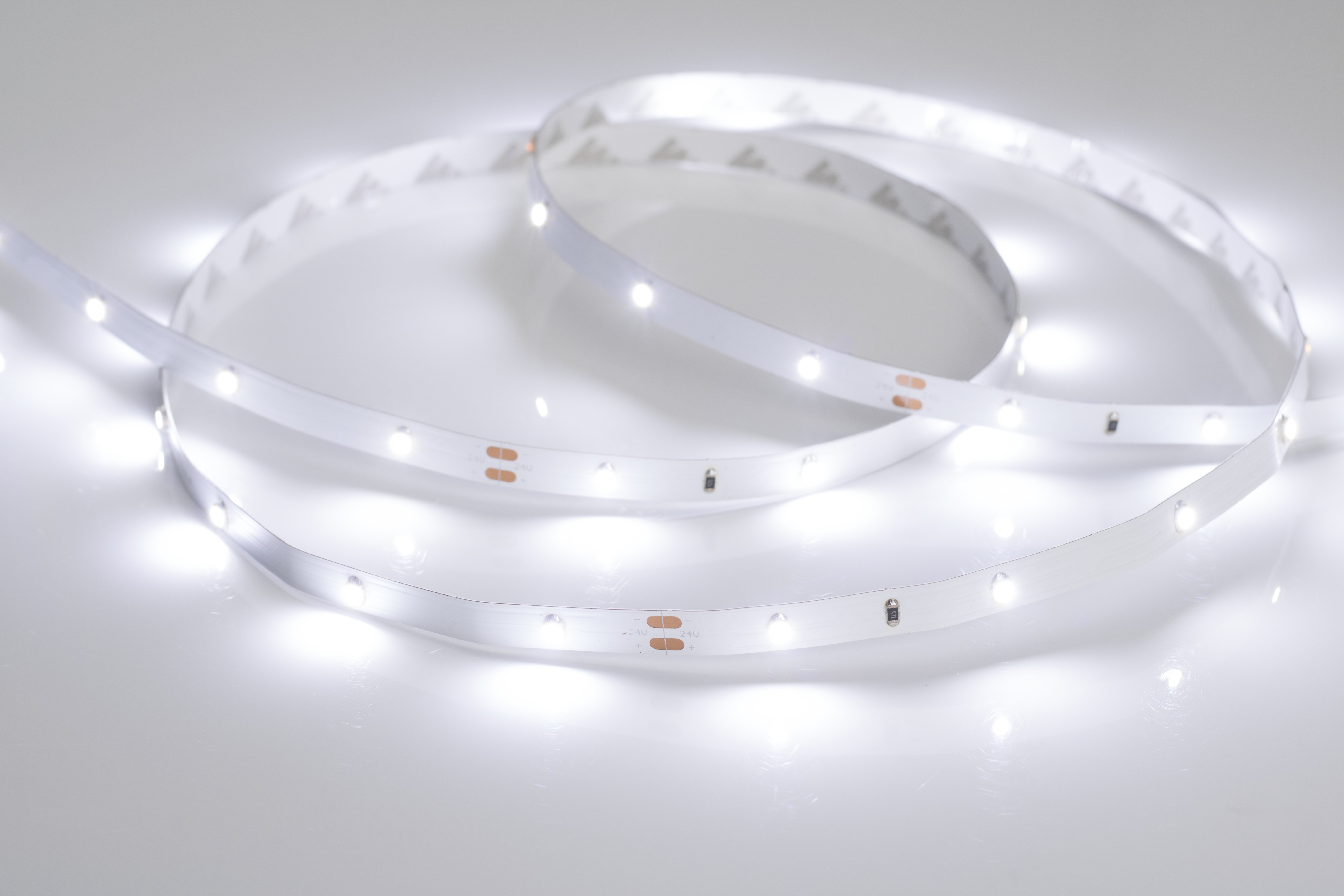 Лента OLS1 5000-8 24V 3000K (3528, 30LED/m, CRI90+)